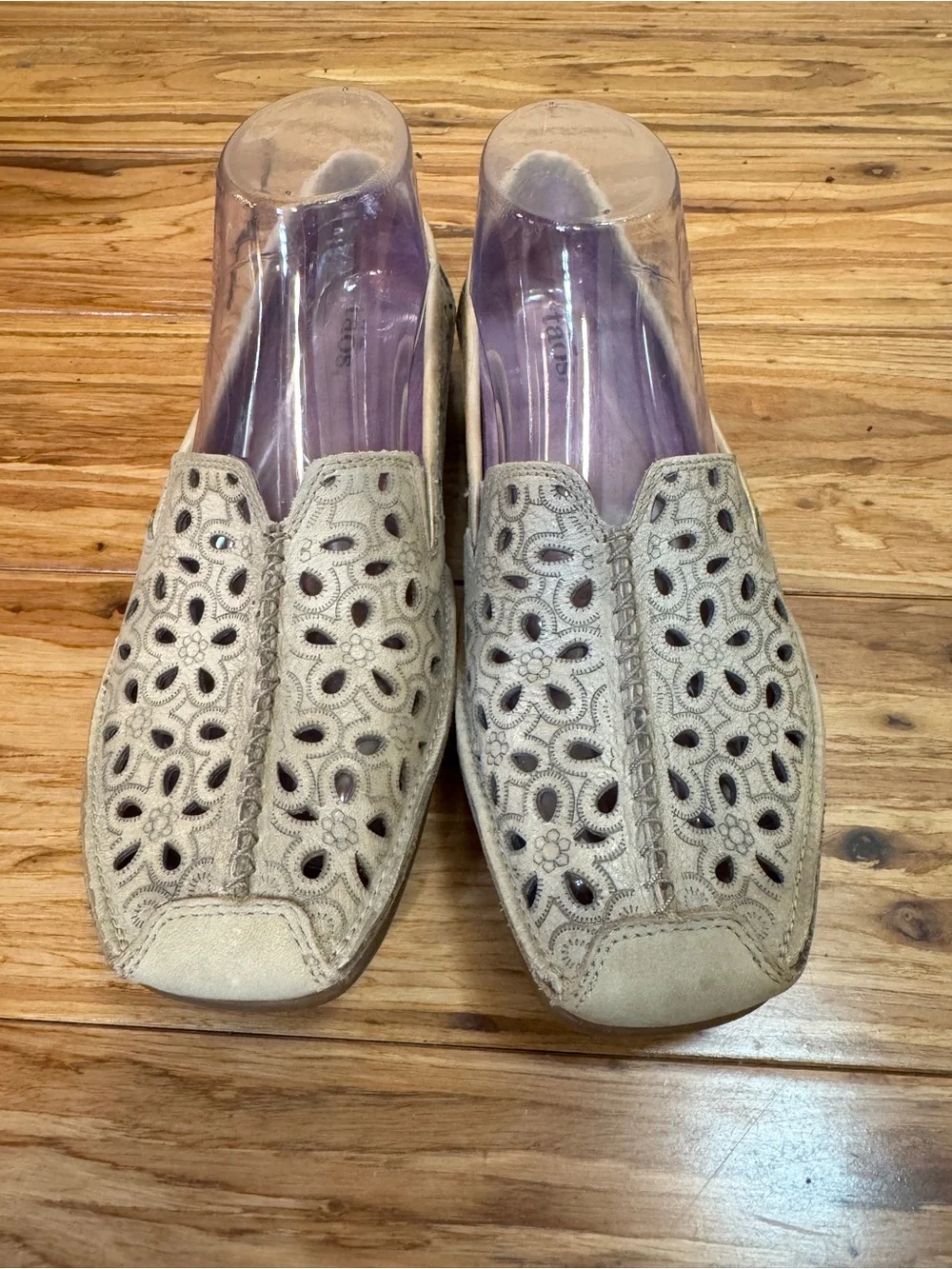 Taos Expose Driving Loafers Size 8 Slip-On Leather Laser Cut Flats
